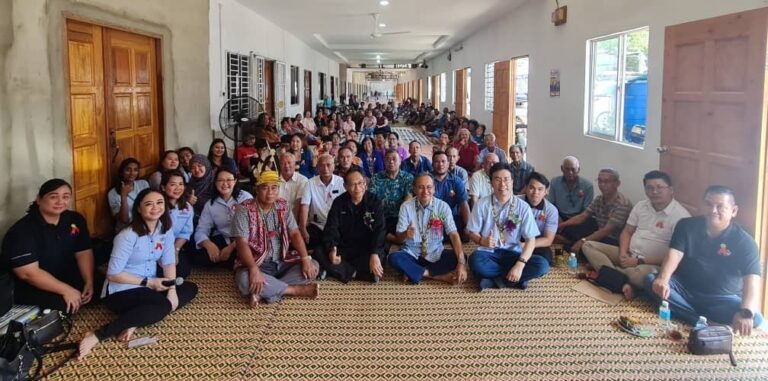 Group photo with participants