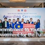 Team_Malaysia_Award_Giving_Ceremony_with_Malaysia_Flag