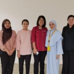 Ms. Joan Sim (UNIMAS) with Social Work internship students, organisers, and instructors of the Malaysian Sign Language Workshop. (1)
